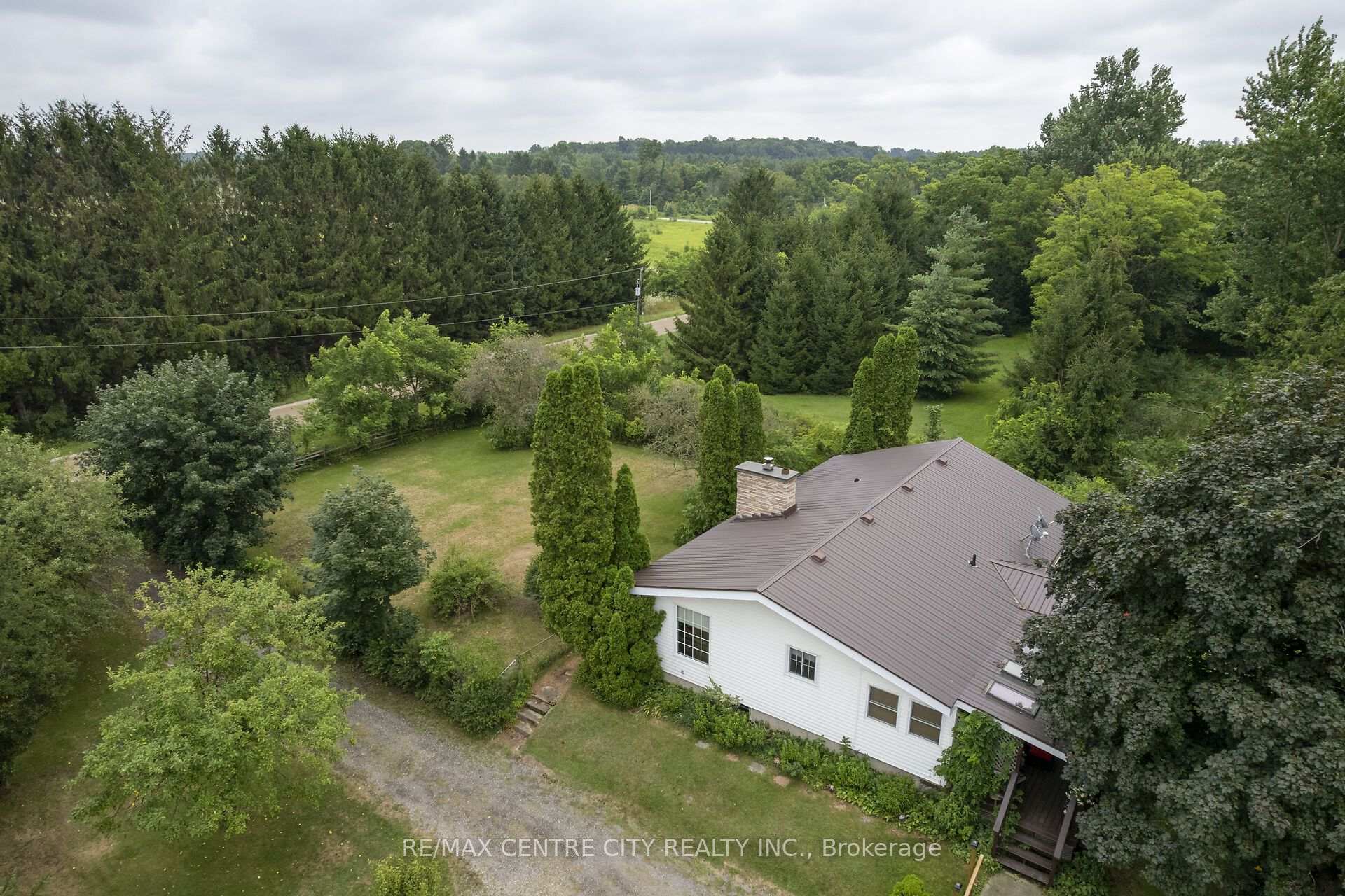 Photo 5 of 23891 Sutherland Road, Strathroy-Caradoc, Rural Strathroy-Caradoc — HOMEH