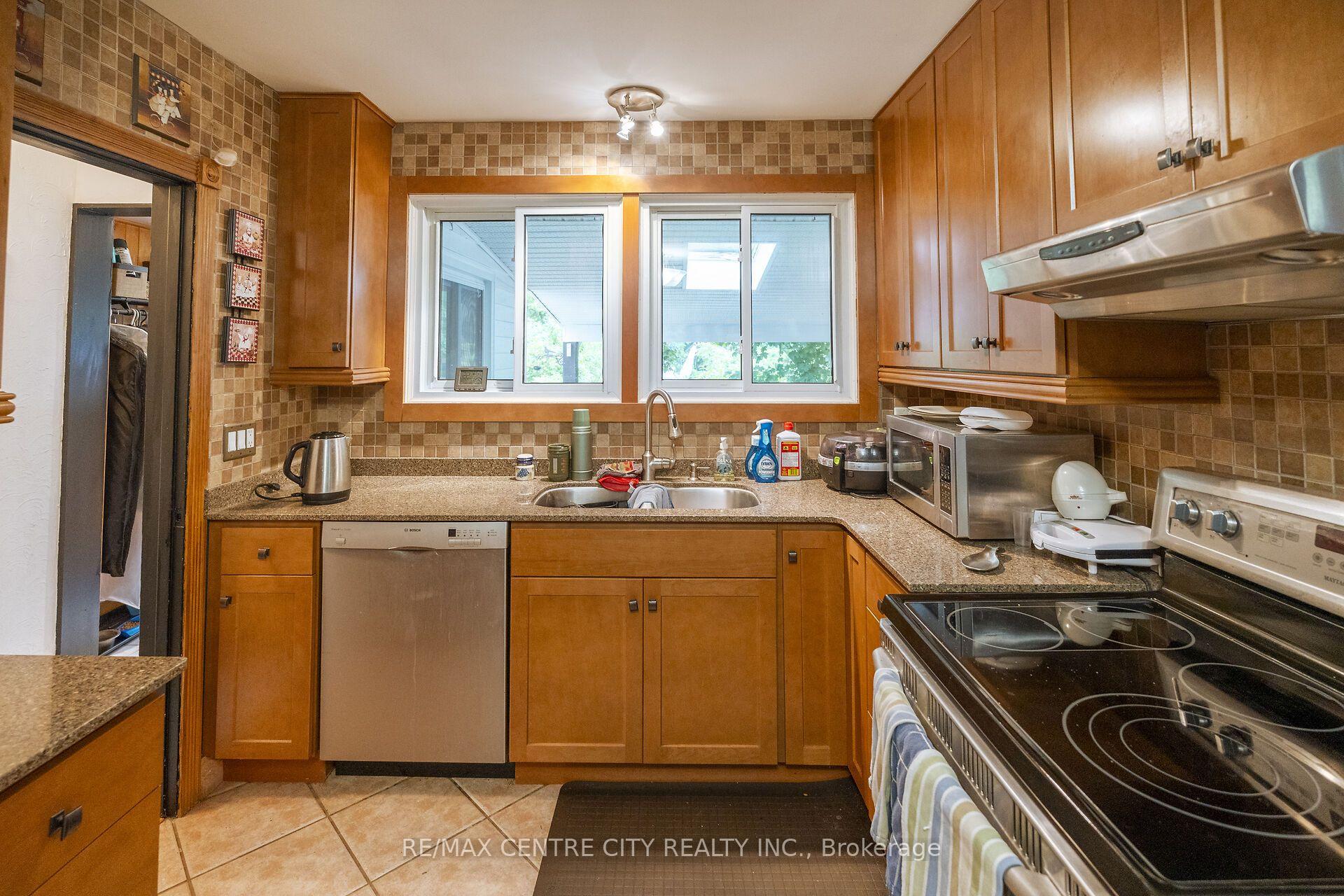 Photo 10 of 23891 Sutherland Road, Strathroy-Caradoc, Rural Strathroy-Caradoc — HOMEH
