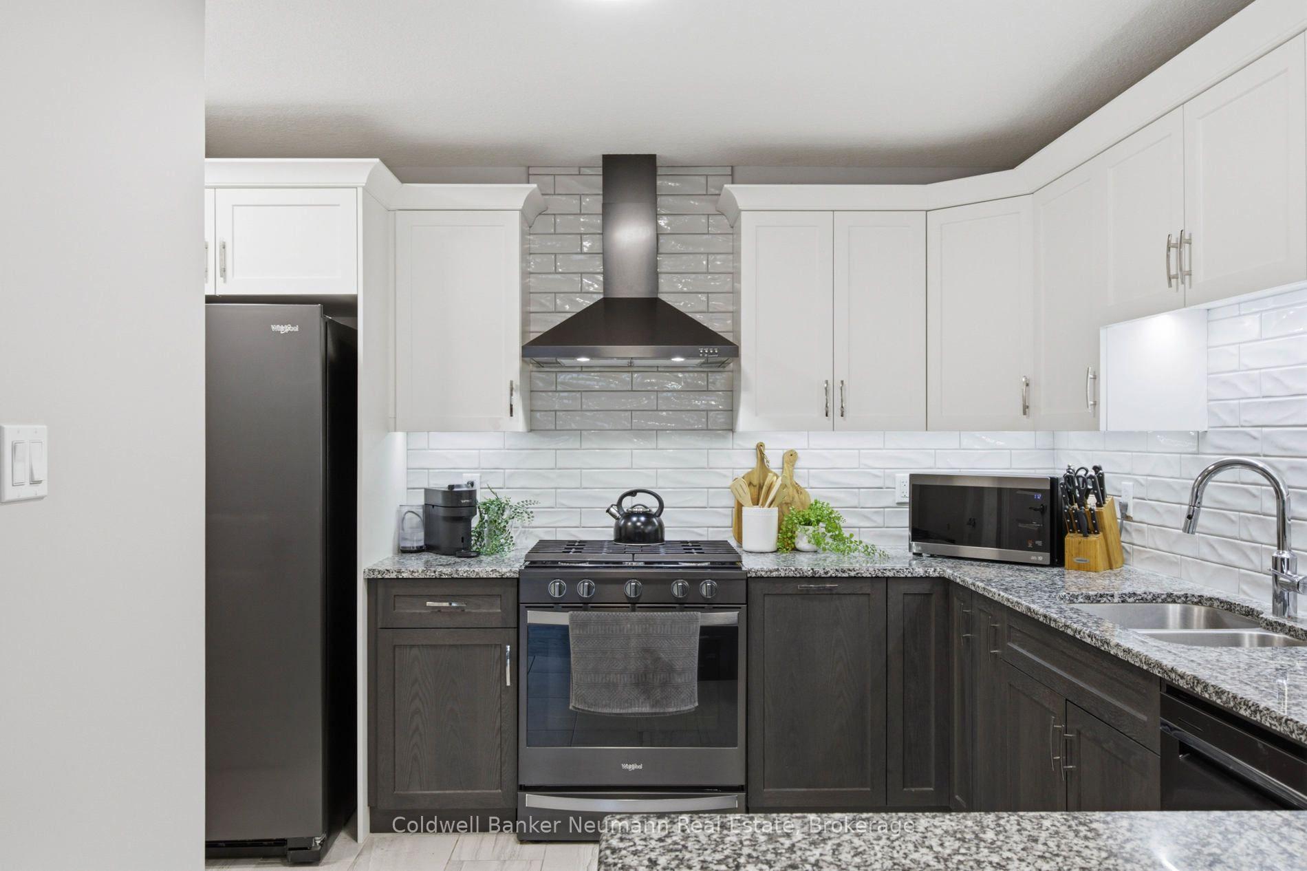 Photo 10 of 72 Halls Drive, Centre Wellington, Elora/Salem — HOMEH