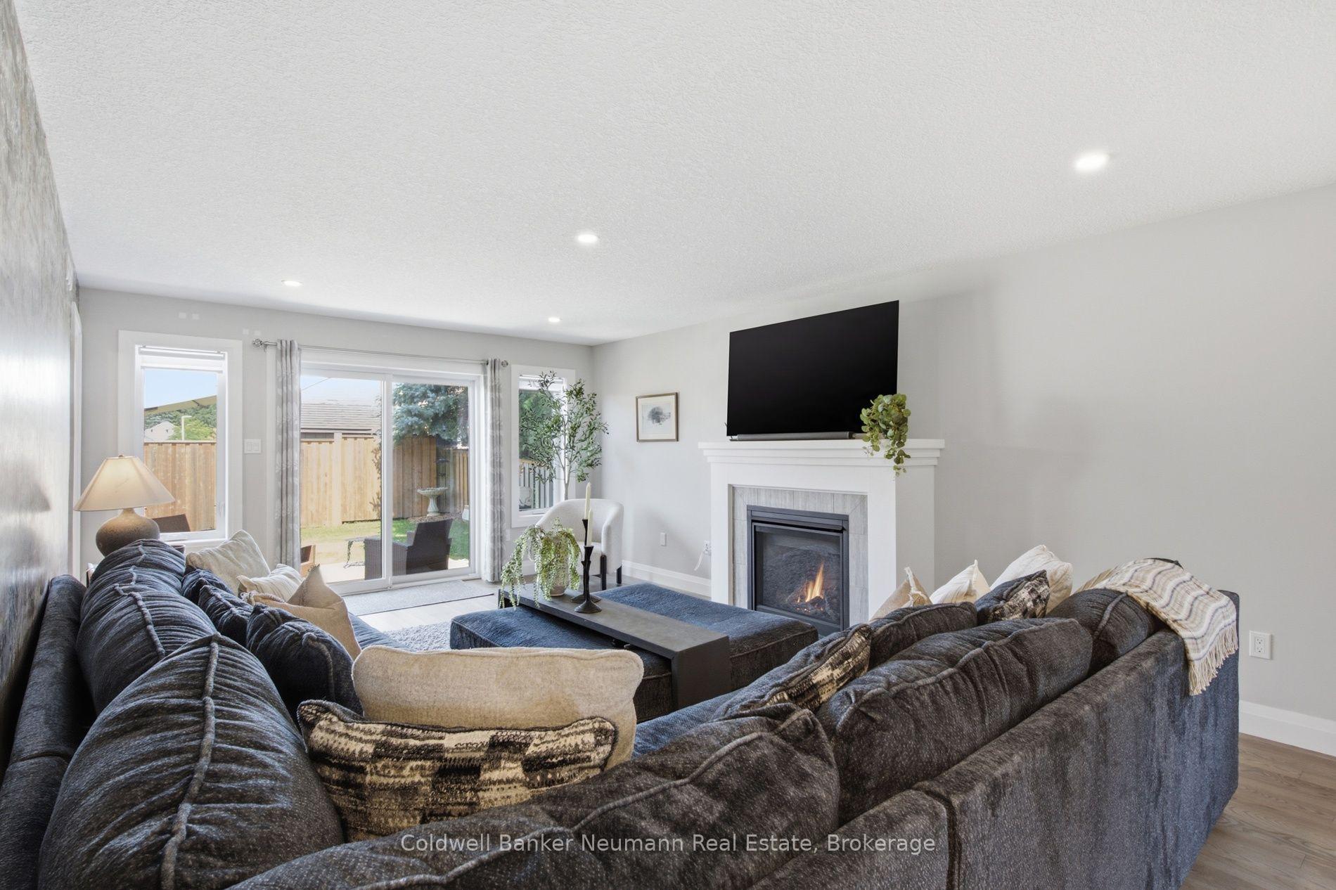 Photo 18 of 72 Halls Drive, Centre Wellington, Elora/Salem — HOMEH