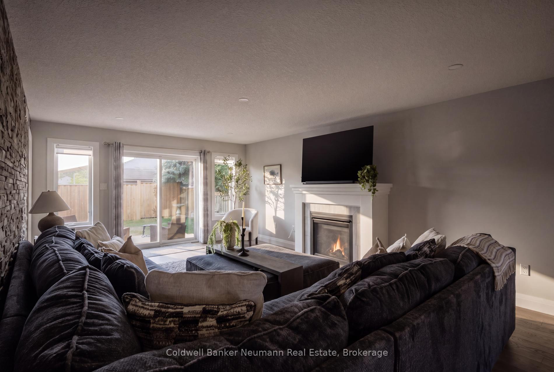 Photo 19 of 72 Halls Drive, Centre Wellington, Elora/Salem — HOMEH