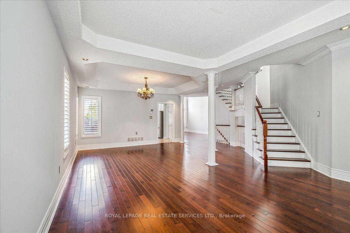 Photo 8 of 54 Stonebrook Crescent, Halton Hills, Georgetown — HOMEH