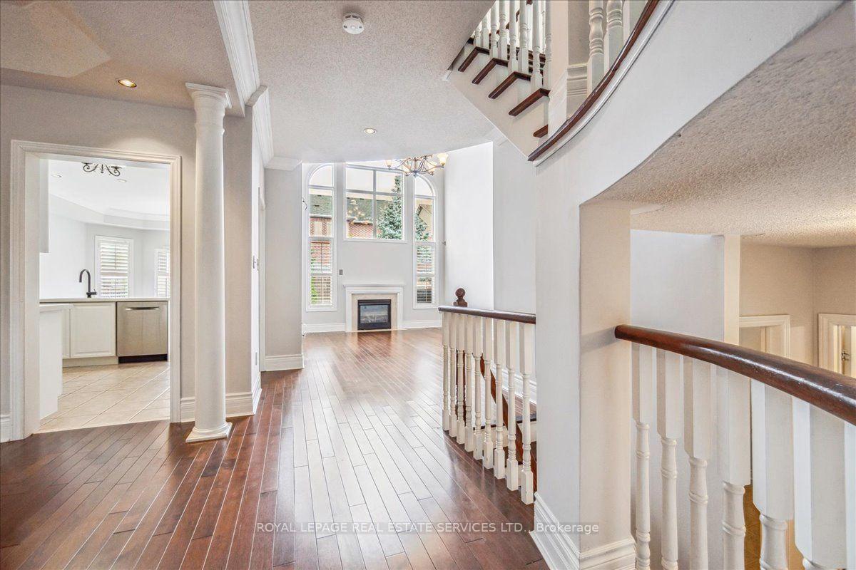Photo 10 of 54 Stonebrook Crescent, Halton Hills, Georgetown — HOMEH