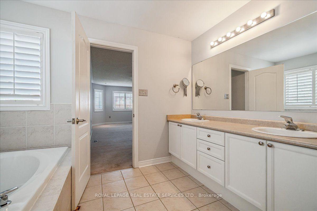 Photo 32 of 54 Stonebrook Crescent, Halton Hills, Georgetown — HOMEH