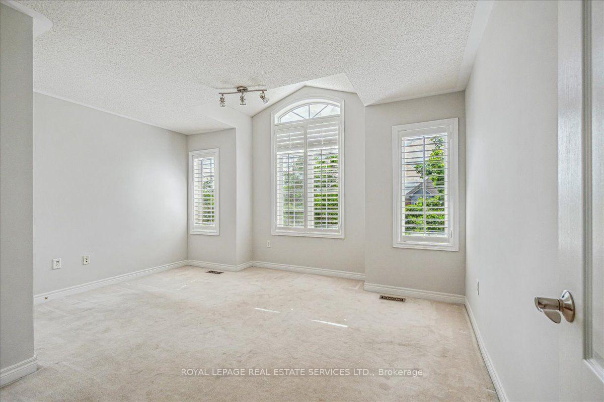 Photo 42 of 54 Stonebrook Crescent, Halton Hills, Georgetown — HOMEH