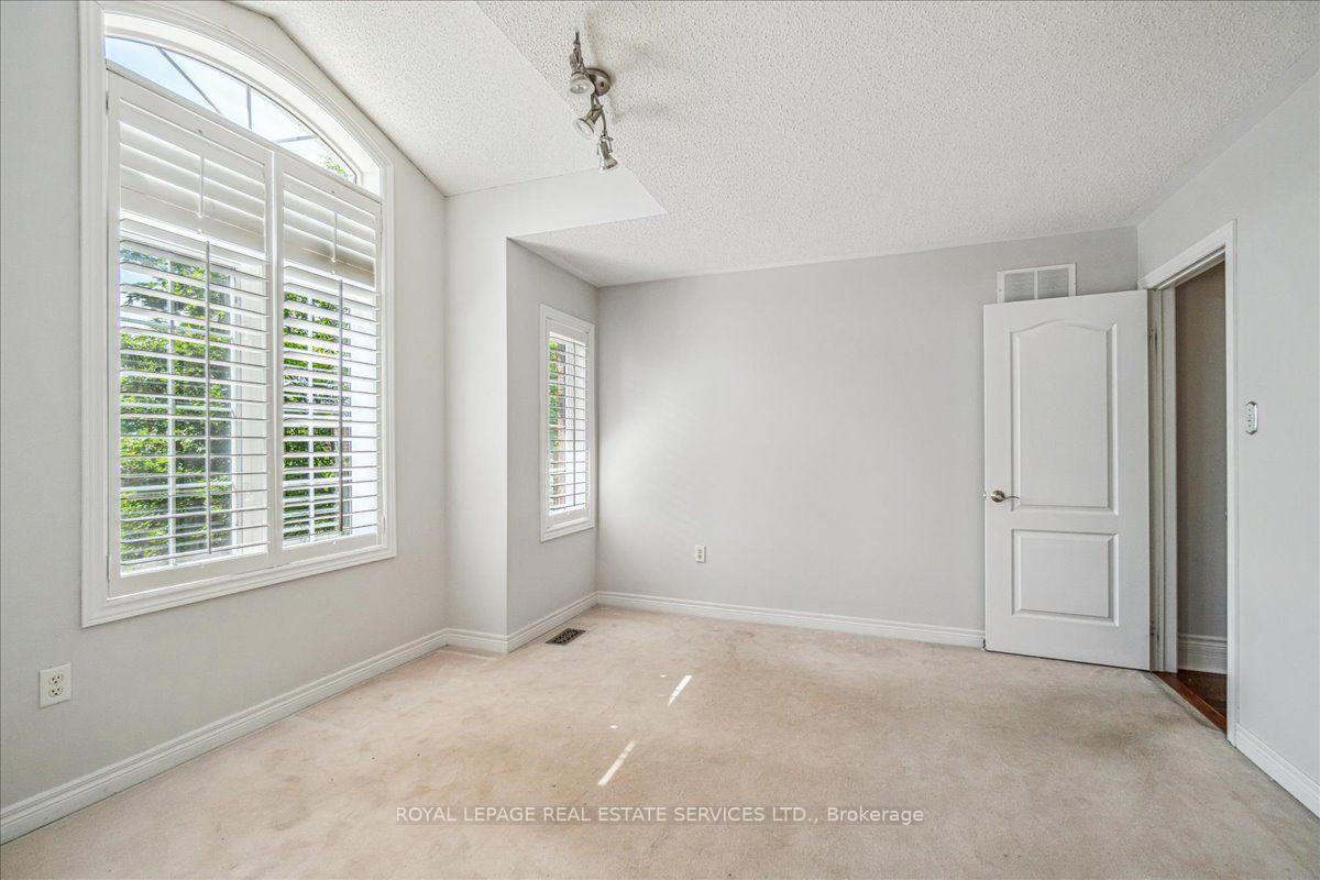 Photo 43 of 54 Stonebrook Crescent, Halton Hills, Georgetown — HOMEH