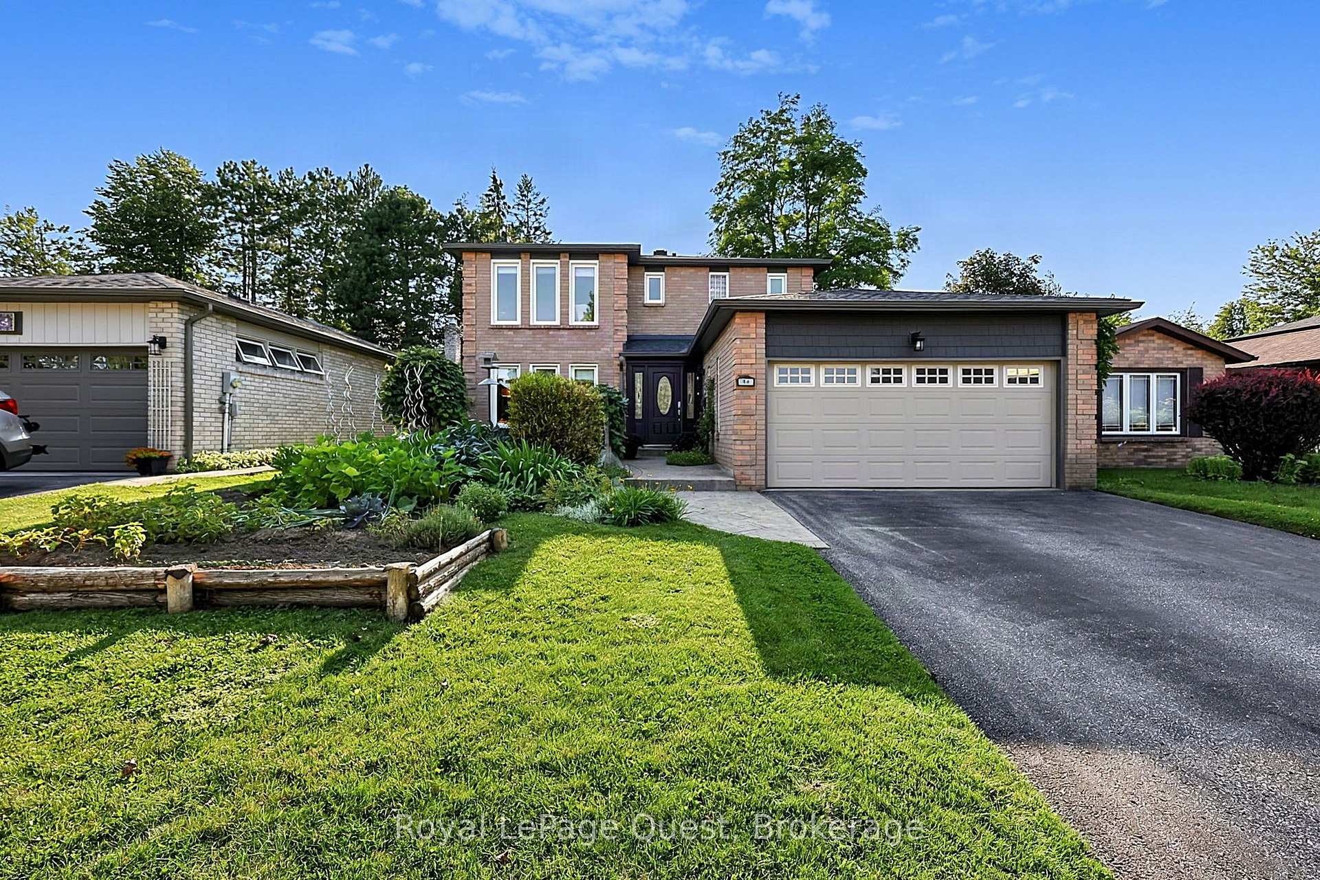 Photo 2 of 44 Trillium Crescent, Barrie, Allandale — HOMEH
