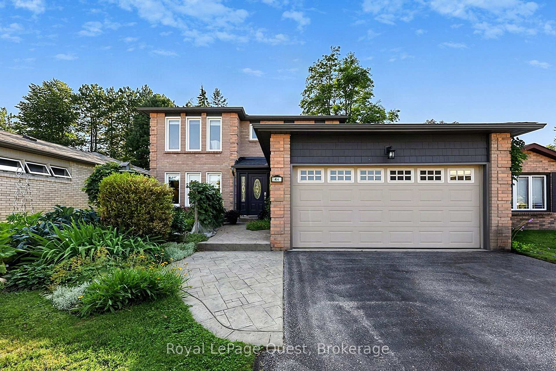 Photo 3 of 44 Trillium Crescent, Barrie, Allandale — HOMEH