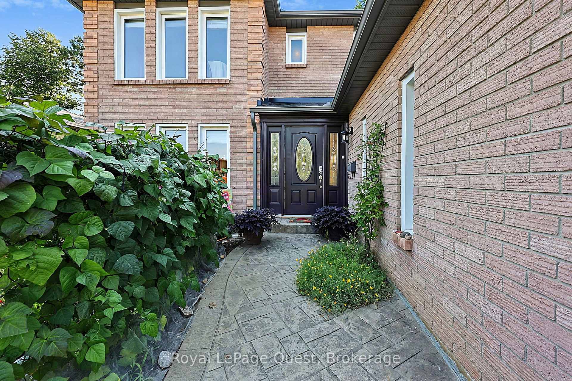 Photo 4 of 44 Trillium Crescent, Barrie, Allandale — HOMEH
