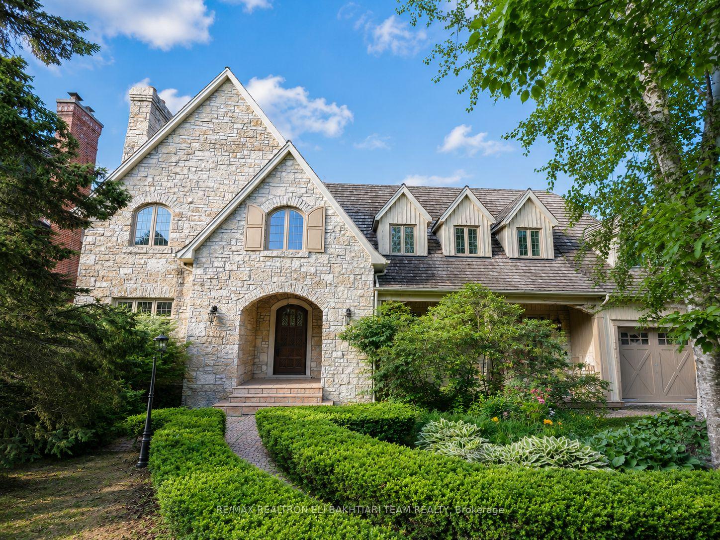 Photo 2 of 14 St Margarets Drive, North York, Bridle Path-Sunnybrook-York Mills — HOMEH