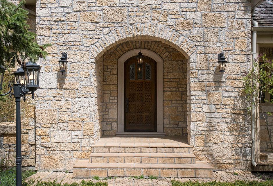 Photo 9 of 14 St Margarets Drive, North York, Bridle Path-Sunnybrook-York Mills — HOMEH