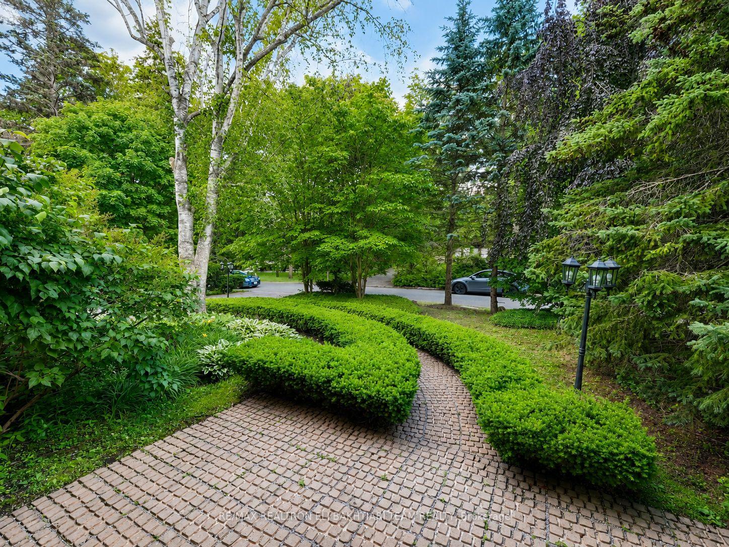 Photo 10 of 14 St Margarets Drive, North York, Bridle Path-Sunnybrook-York Mills — HOMEH