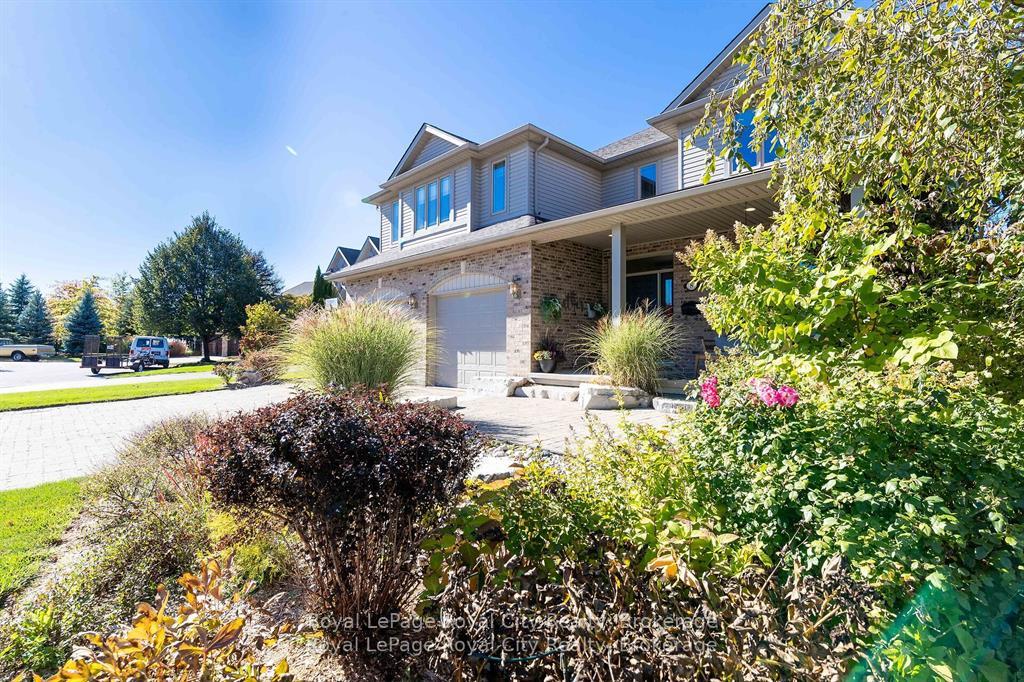 Photo 2 of 8 Zaduk Place, Guelph, Kortright East — HOMEH