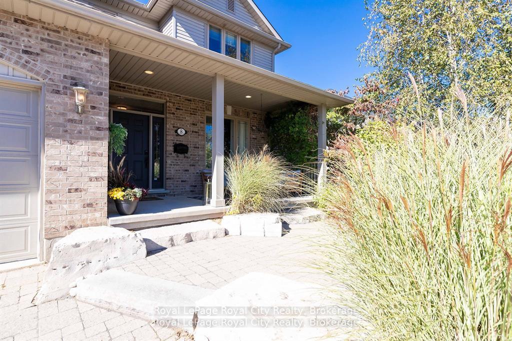 Photo 3 of 8 Zaduk Place, Guelph, Kortright East — HOMEH