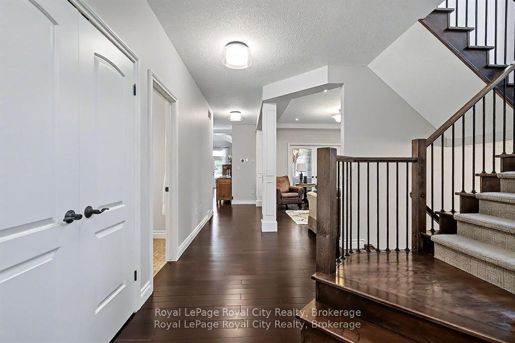 Photo 5 of 8 Zaduk Place, Guelph, Kortright East — HOMEH