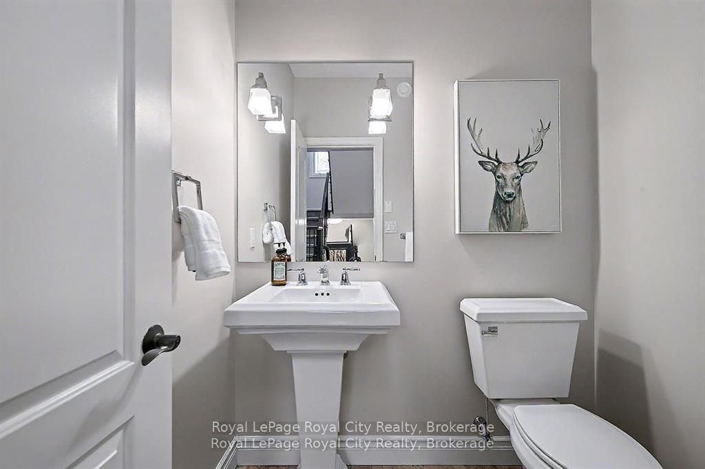 Photo 6 of 8 Zaduk Place, Guelph, Kortright East — HOMEH