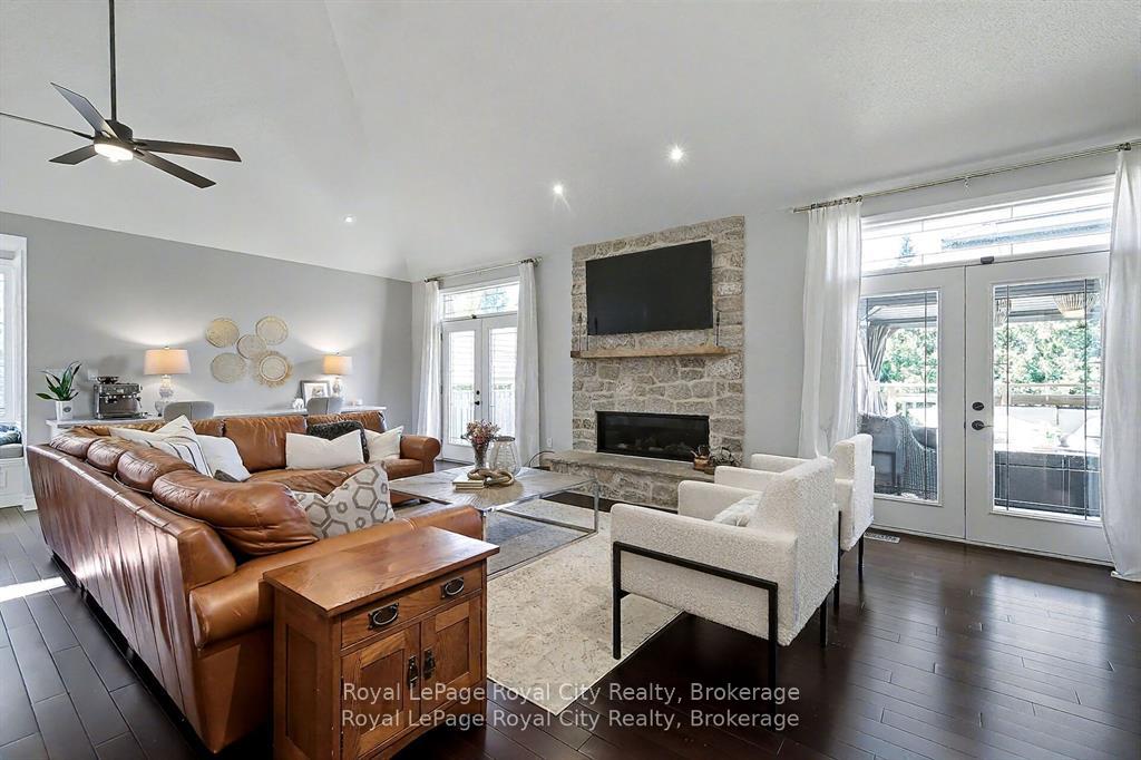 Photo 9 of 8 Zaduk Place, Guelph, Kortright East — HOMEH