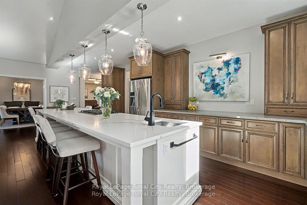 Photo 10 of 8 Zaduk Place, Guelph, Kortright East — HOMEH