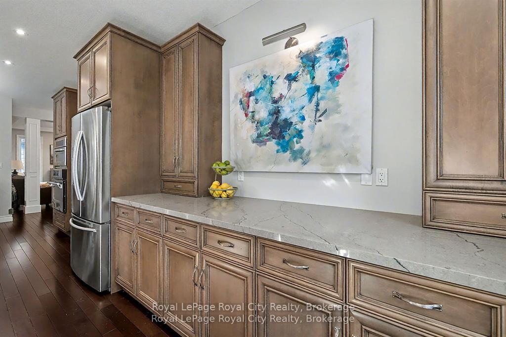 Photo 11 of 8 Zaduk Place, Guelph, Kortright East — HOMEH