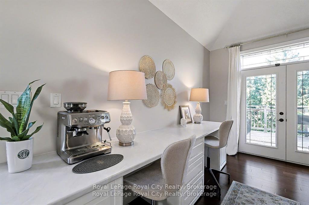 Photo 16 of 8 Zaduk Place, Guelph, Kortright East — HOMEH