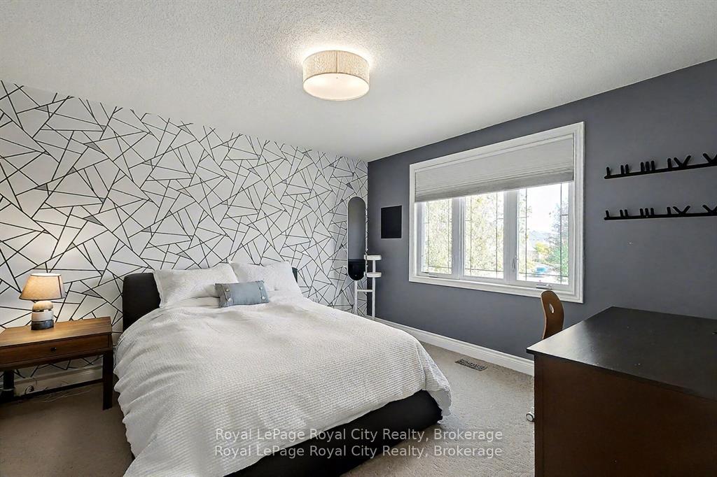 Photo 19 of 8 Zaduk Place, Guelph, Kortright East — HOMEH