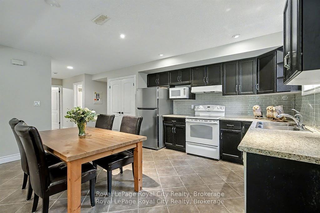 Photo 33 of 8 Zaduk Place, Guelph, Kortright East — HOMEH