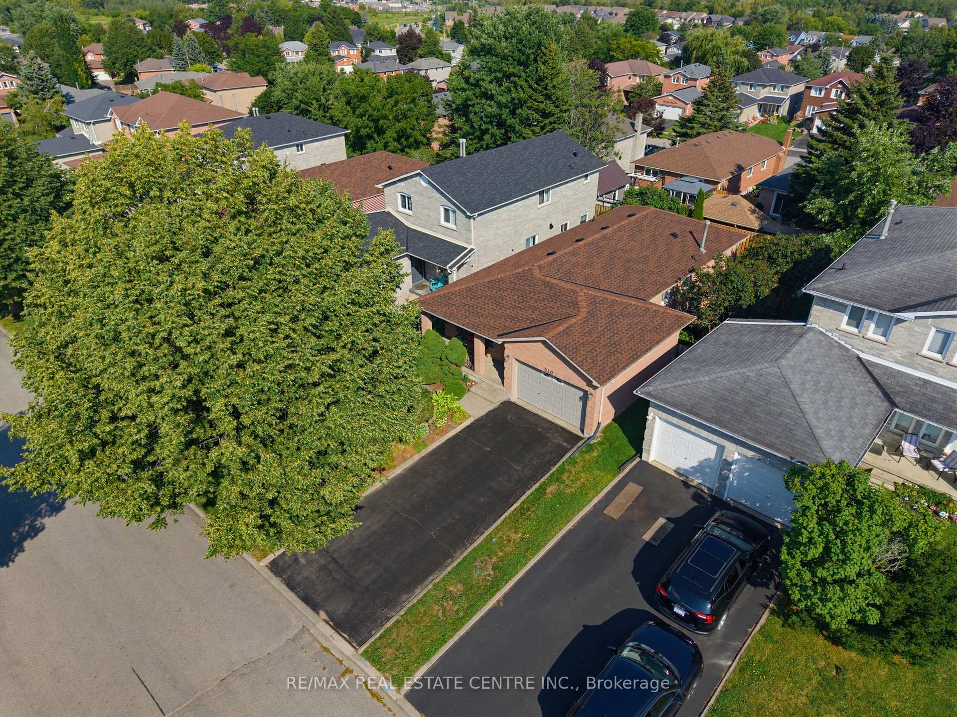 Photo 2 of 310 Bailey Drive, Orangeville — HOMEH