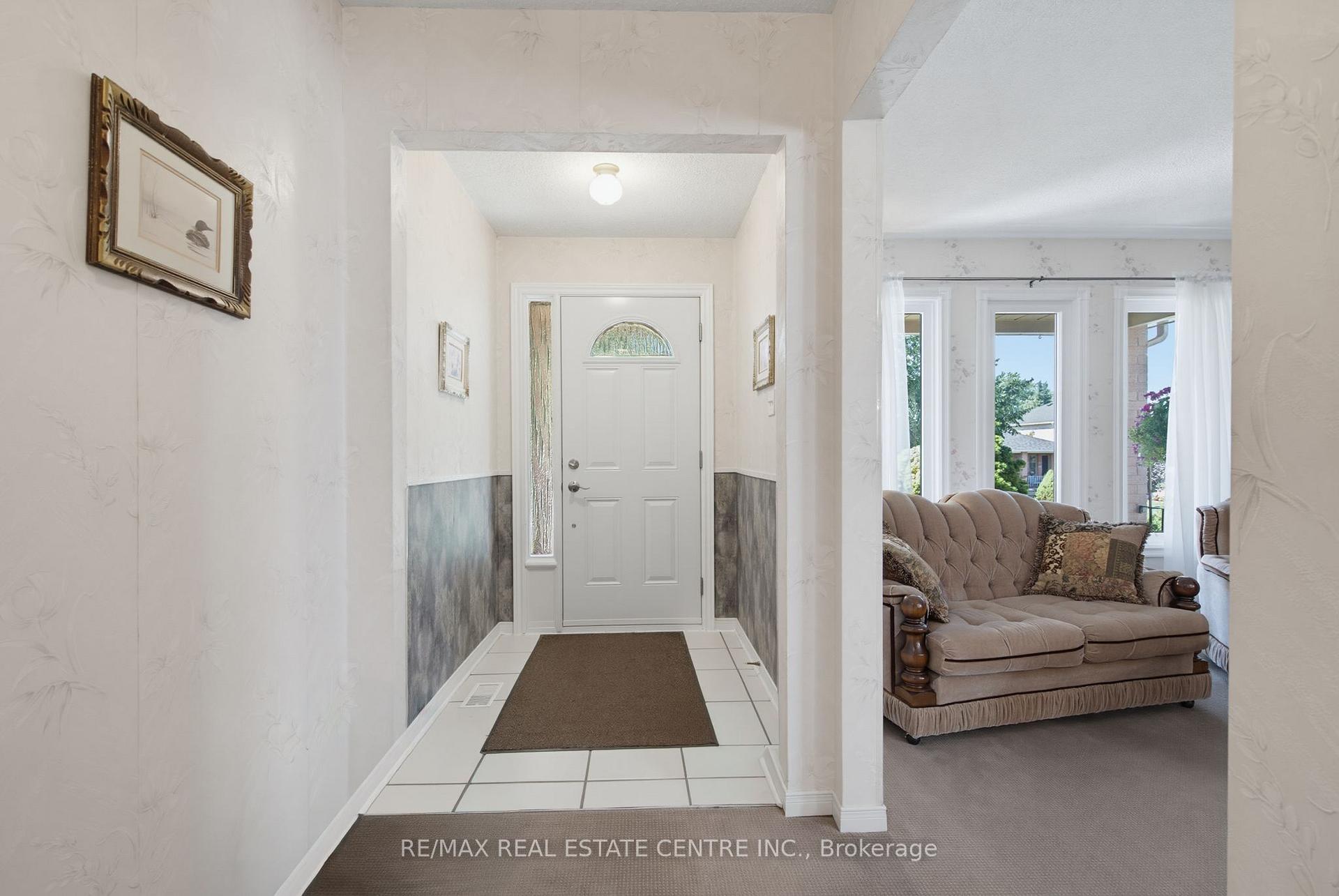 Photo 4 of 310 Bailey Drive, Orangeville — HOMEH