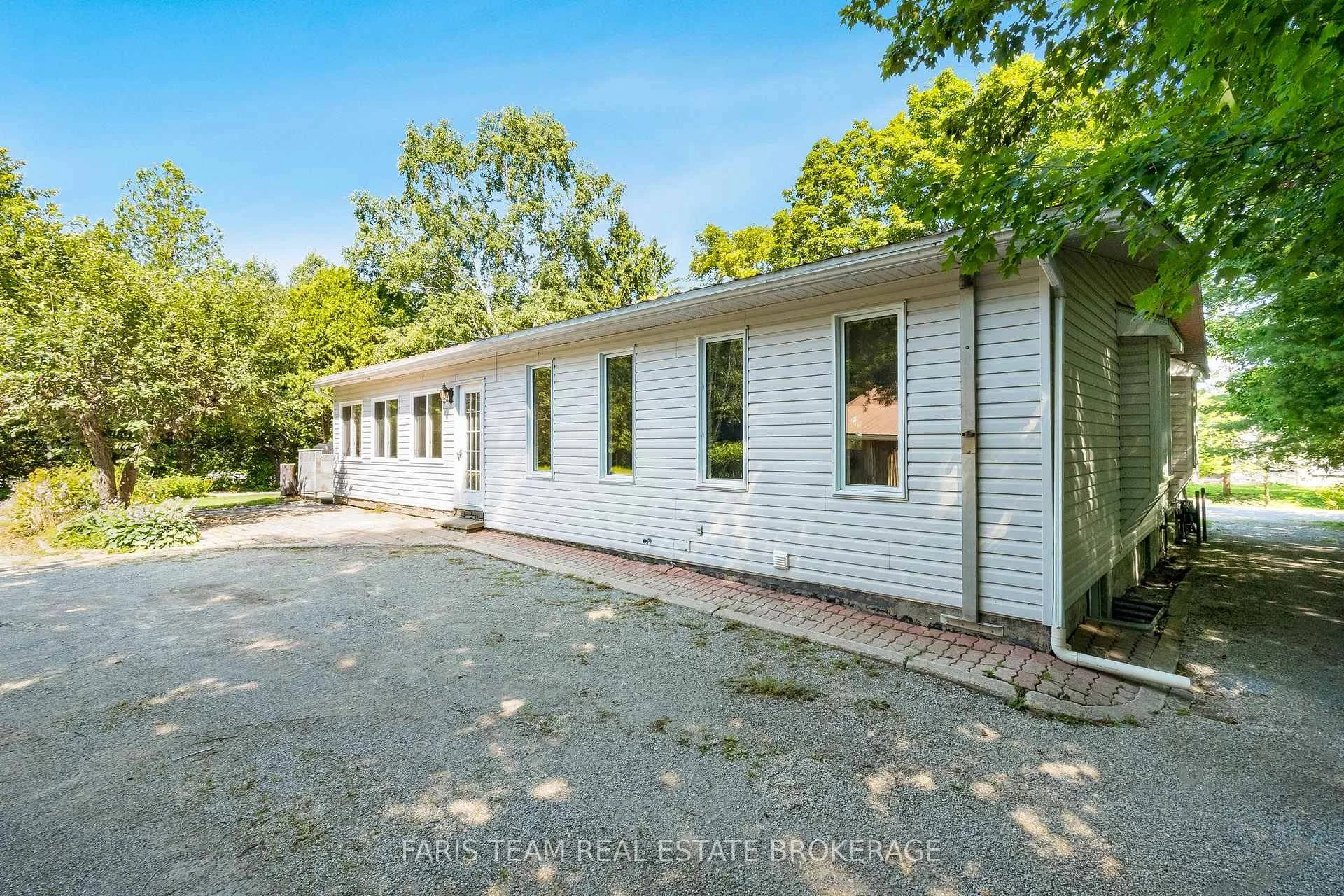 Photo 10 of 2554 Champlain Road, Tiny, Rural Tiny — HOMEH