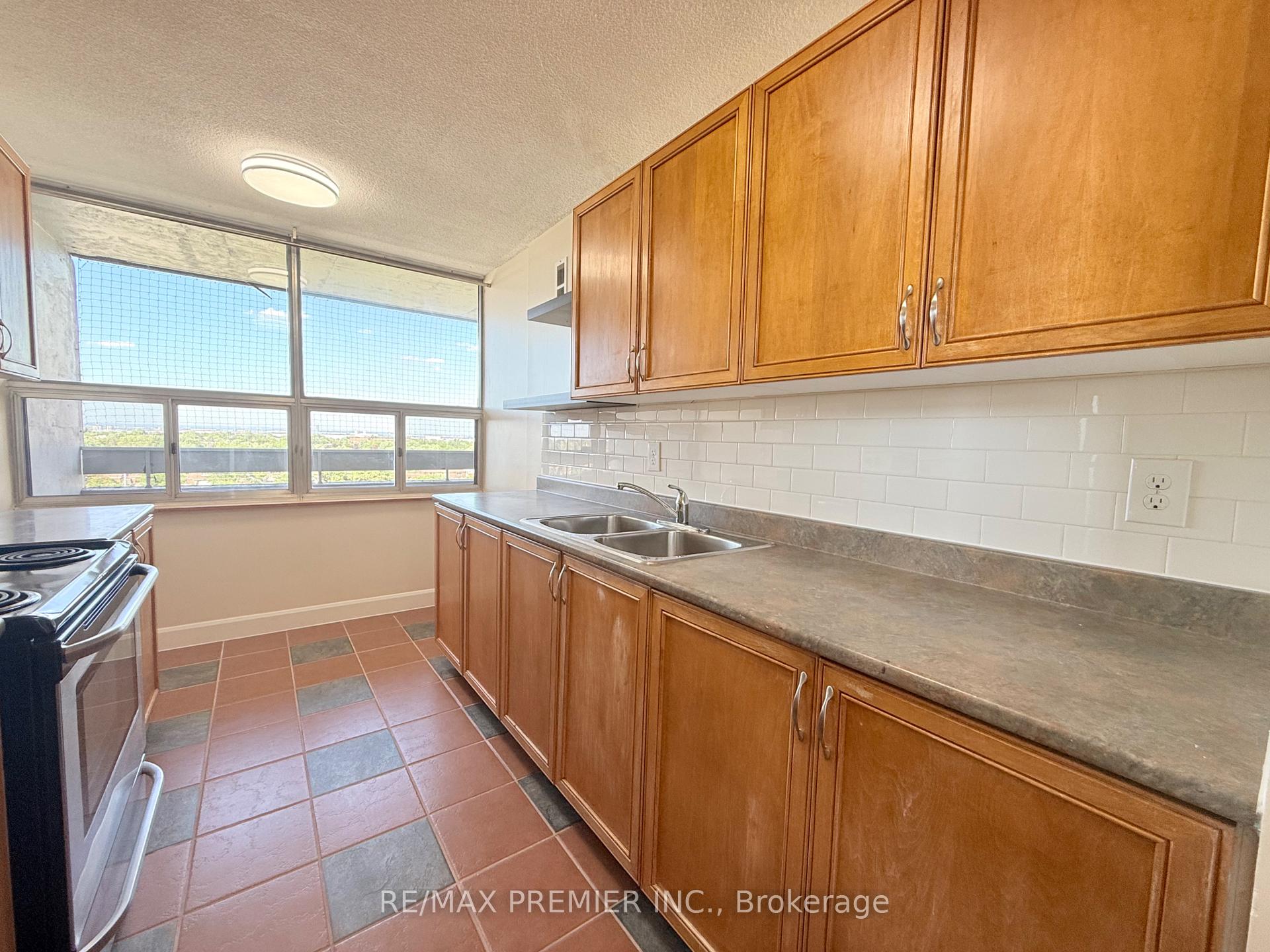 Photo 15 of Unit 1011, 15 Kensington Road, Brampton, Queen Street Corridor — HOMEH