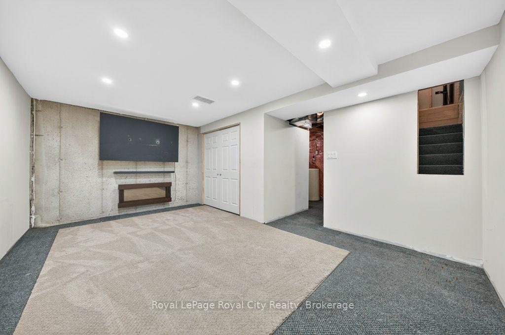 Photo 32 of Unit 37, 66 Rodgers Road, Guelph, Kortright West — HOMEH