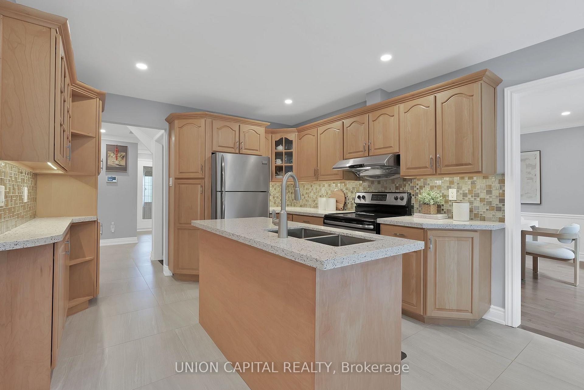 Photo 13 of 35 McCarty Crescent, Markham, Markham Village — HOMEH