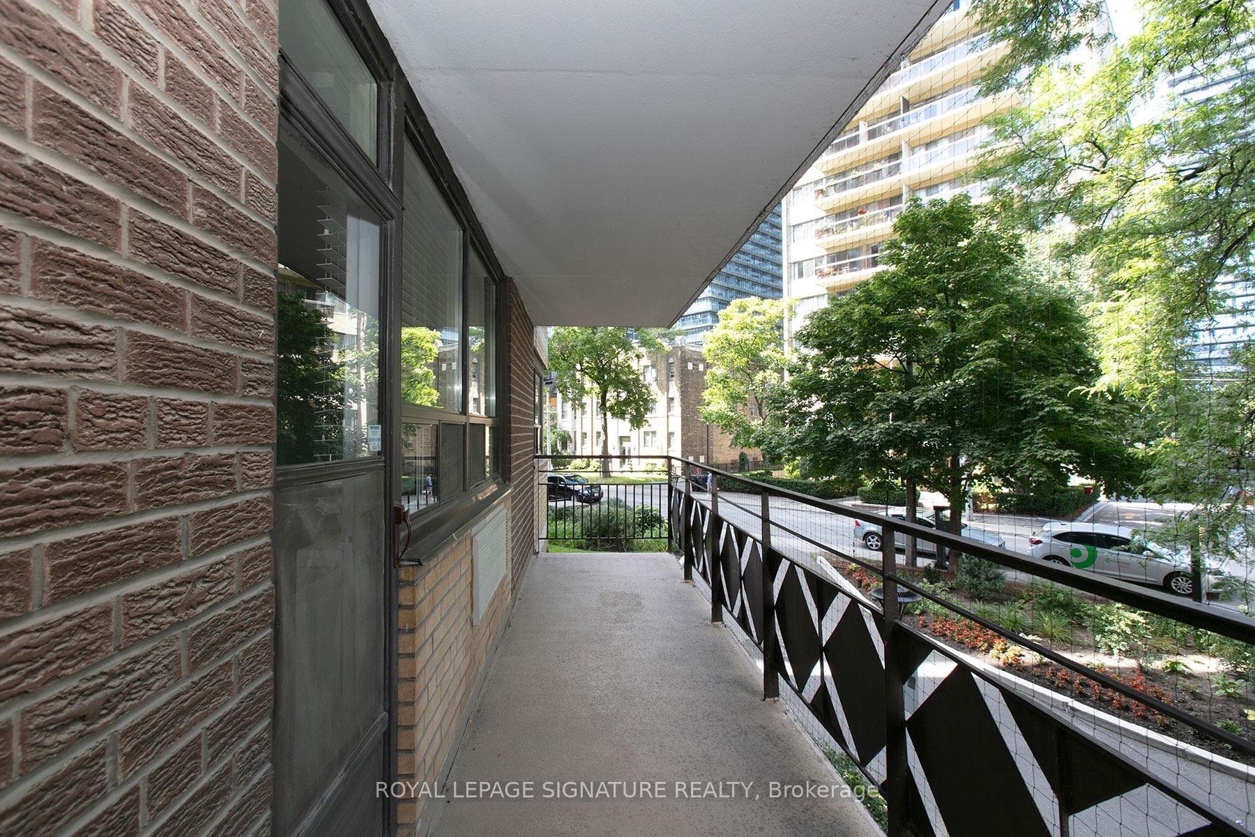 Photo 5 of Unit 706, 55 Isabella Street, Toronto, Church-Yonge Corridor — HOMEH