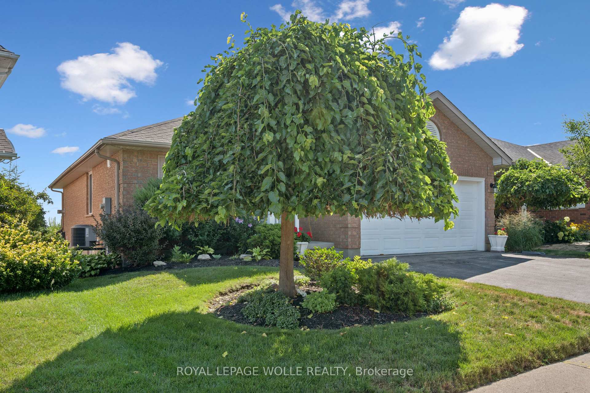 Photo 3 of 187 Westchester Drive, Waterloo — HOMEH
