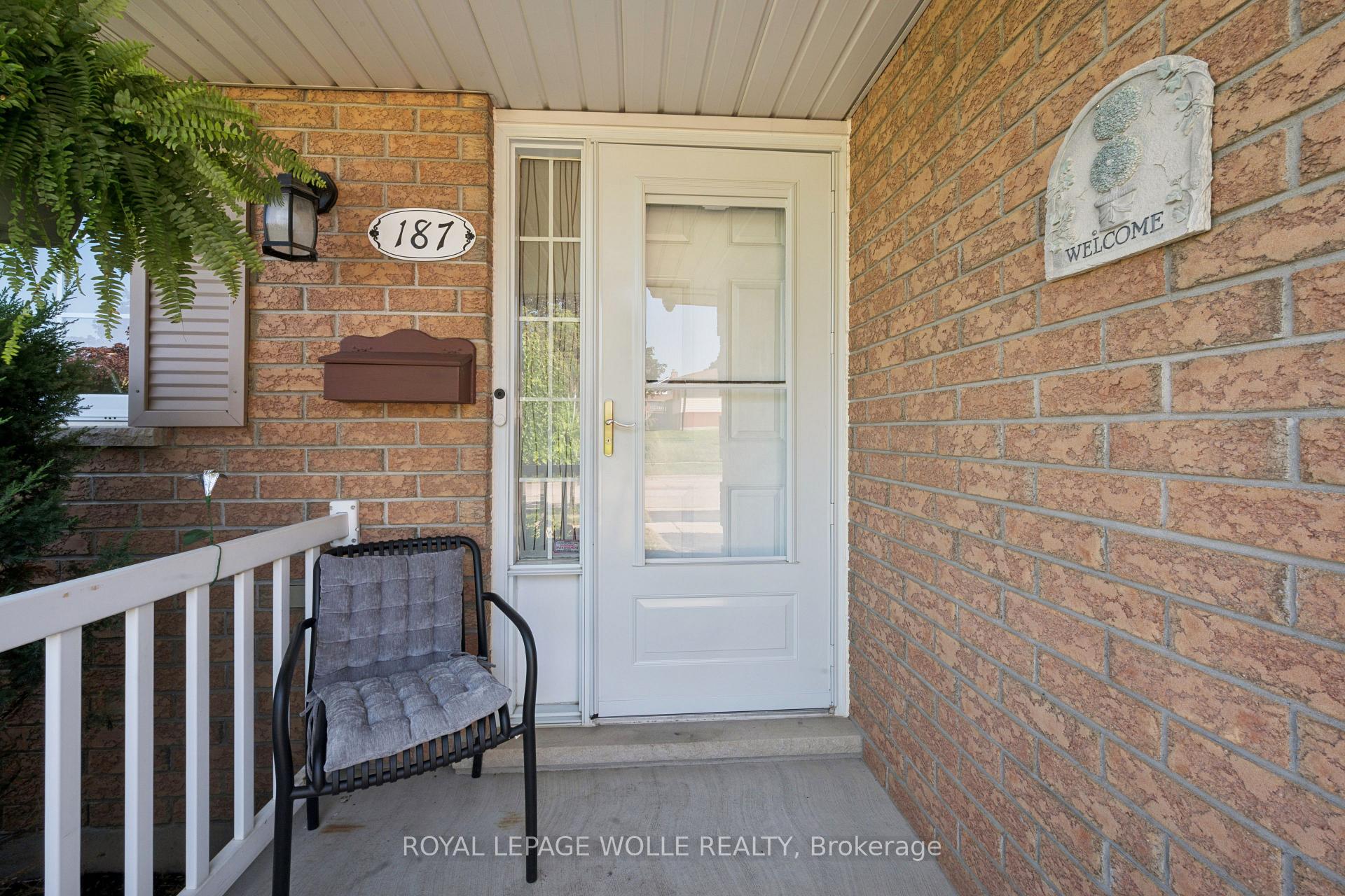 Photo 5 of 187 Westchester Drive, Waterloo — HOMEH