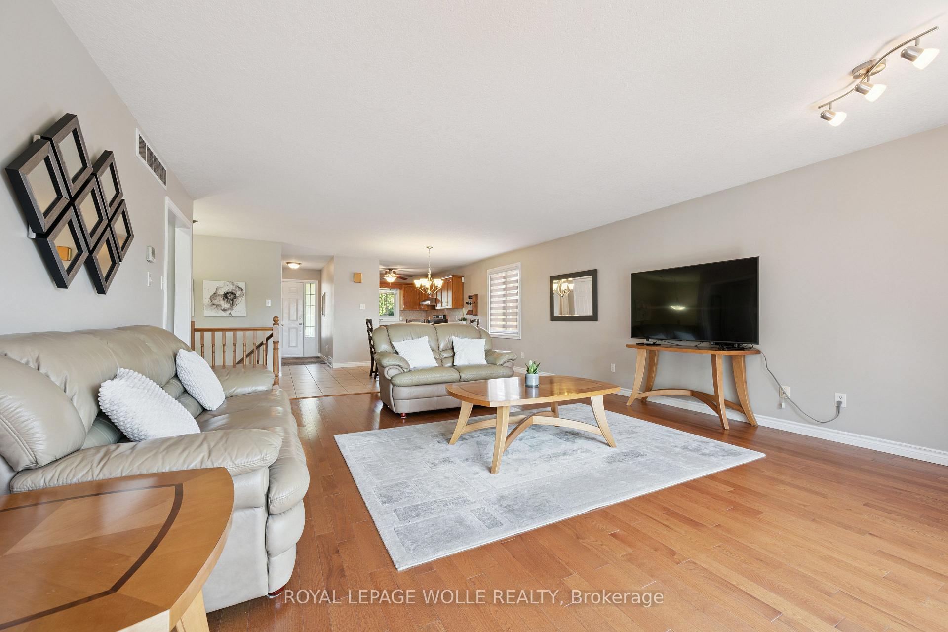 Photo 10 of 187 Westchester Drive, Waterloo — HOMEH