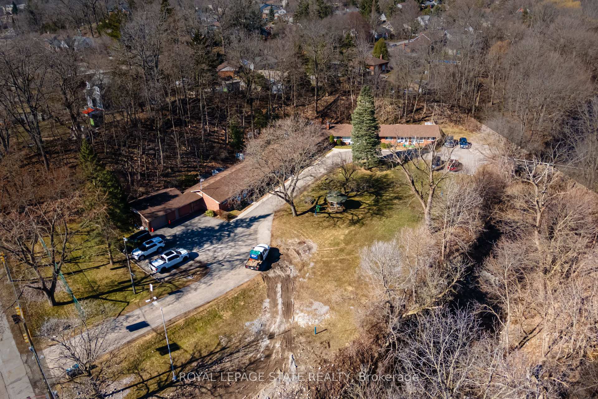 Photo 11 of 50 Creighton Road, Hamilton, Dundas — HOMEH