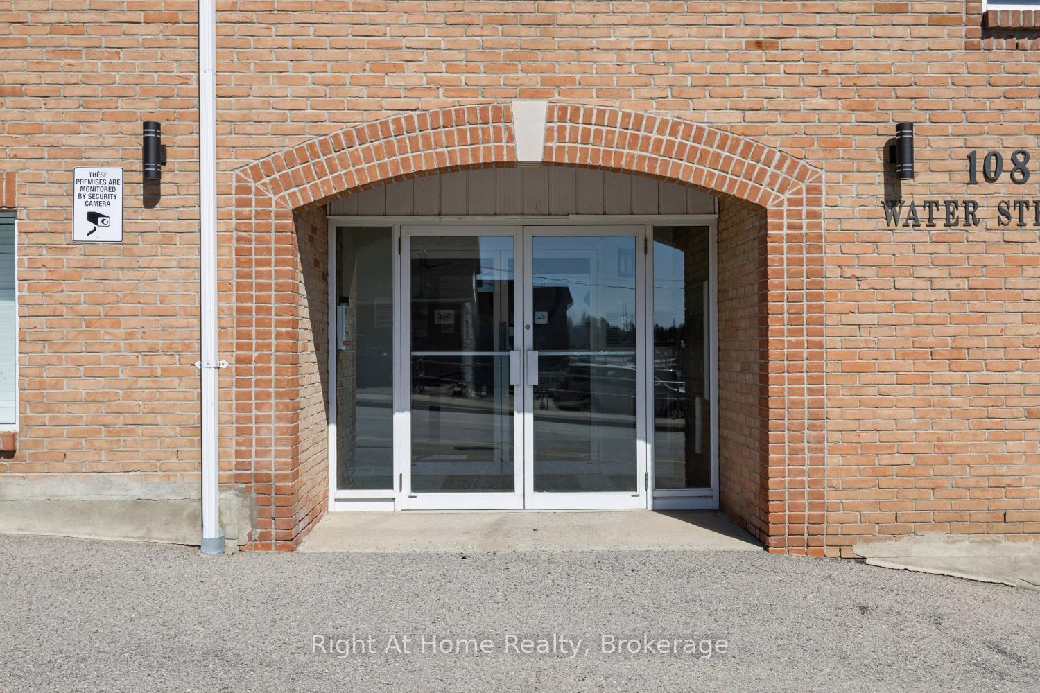 Photo 2 of Unit 301, 108 Water Street, Scugog, Port Perry — HOMEH