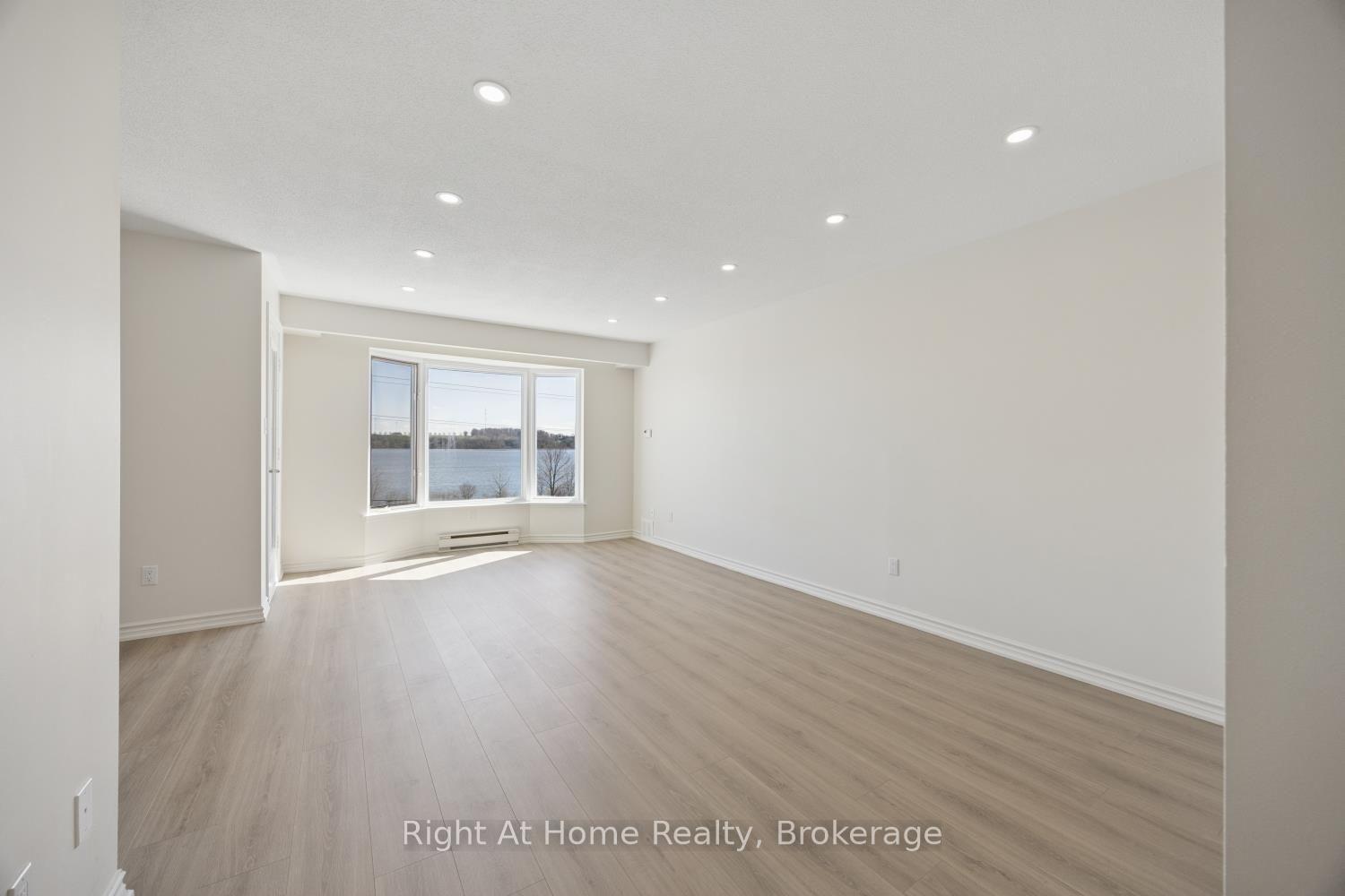Photo 6 of Unit 301, 108 Water Street, Scugog, Port Perry — HOMEH