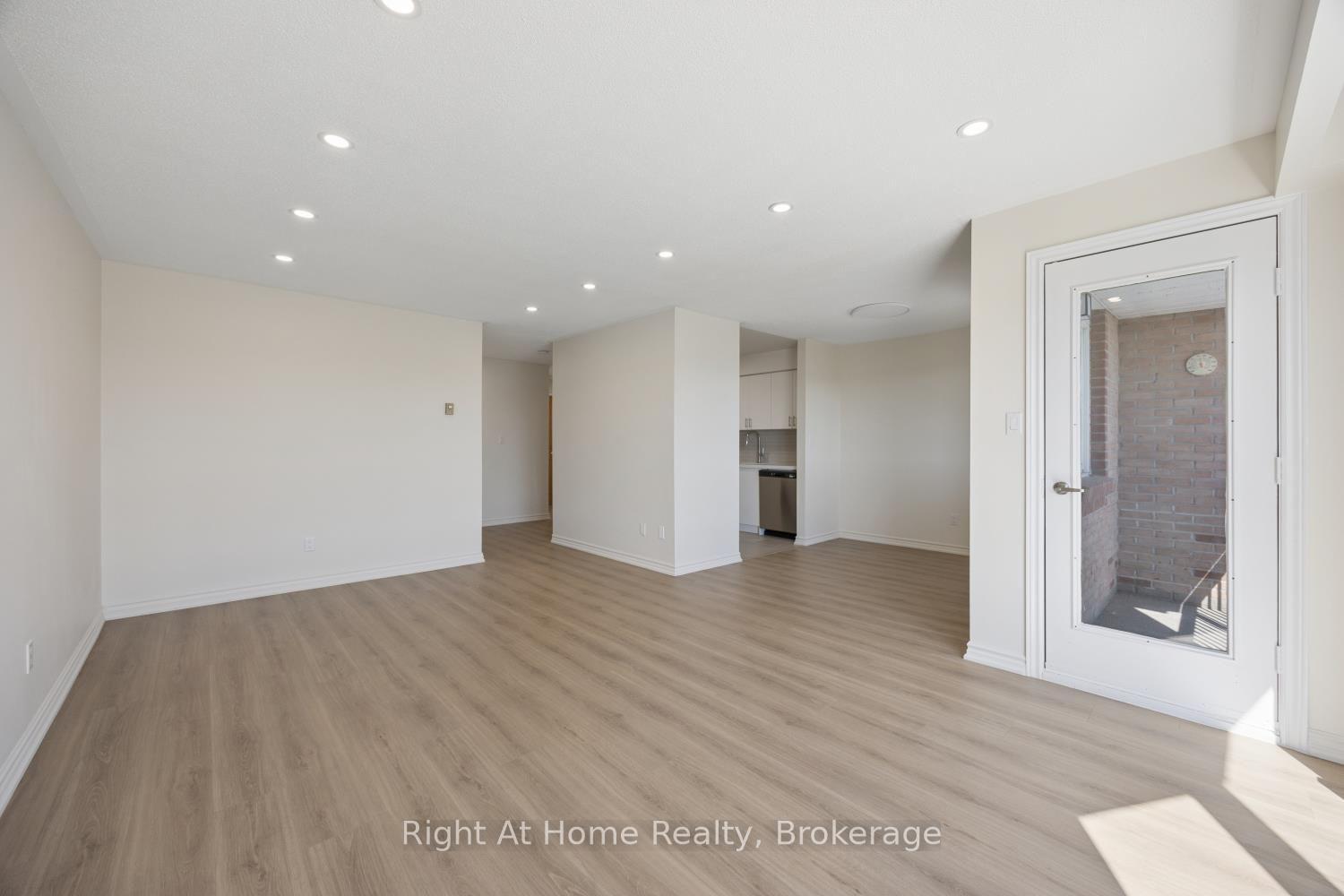 Photo 8 of Unit 301, 108 Water Street, Scugog, Port Perry — HOMEH