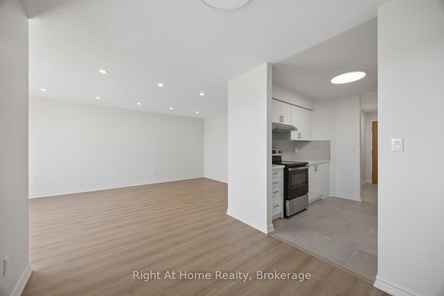 Photo 11 of Unit 301, 108 Water Street, Scugog, Port Perry — HOMEH
