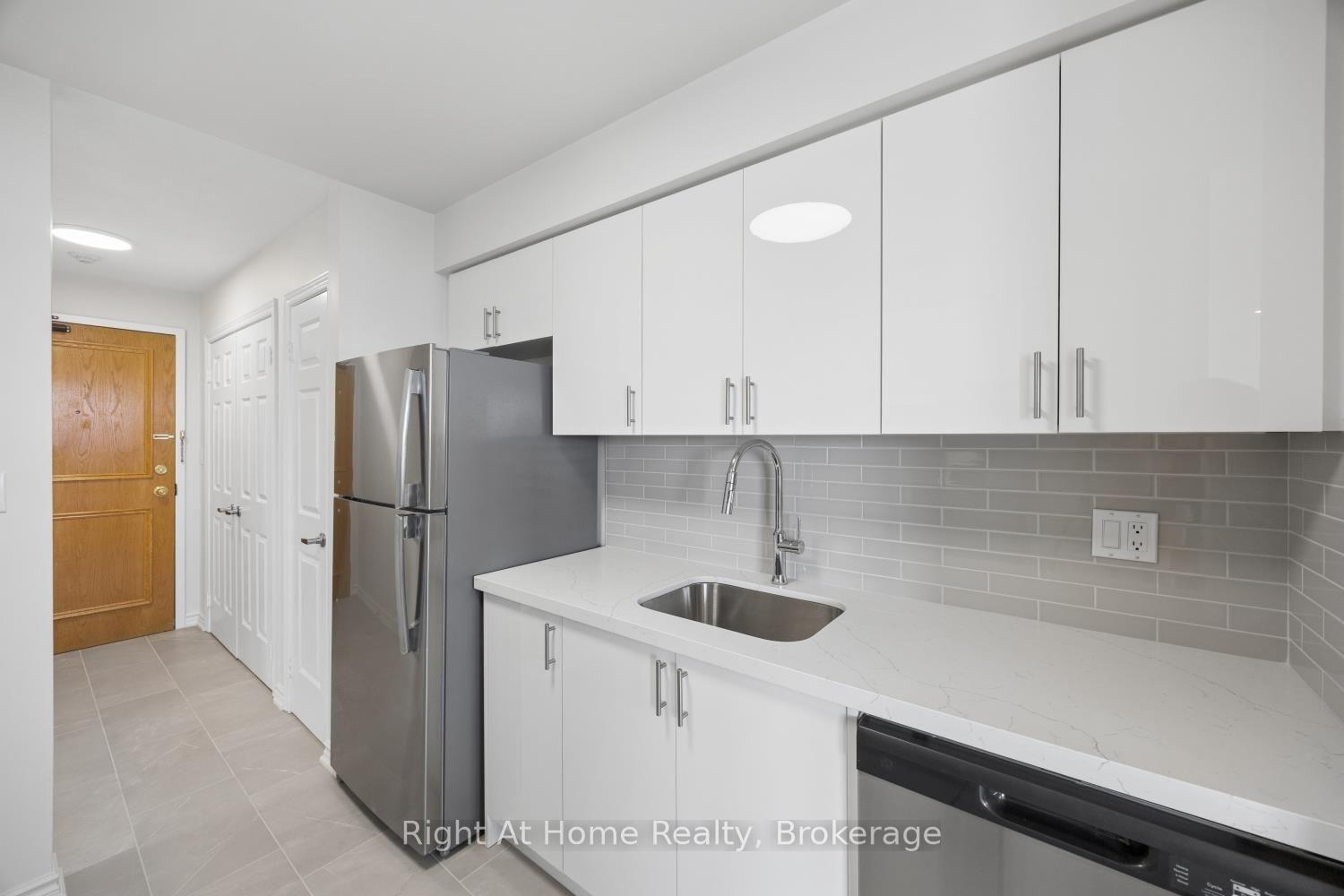 Photo 14 of Unit 301, 108 Water Street, Scugog, Port Perry — HOMEH