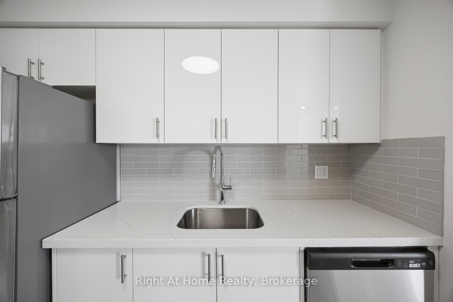 Photo 15 of Unit 301, 108 Water Street, Scugog, Port Perry — HOMEH