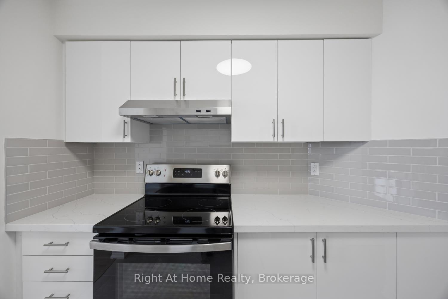 Photo 16 of Unit 301, 108 Water Street, Scugog, Port Perry — HOMEH