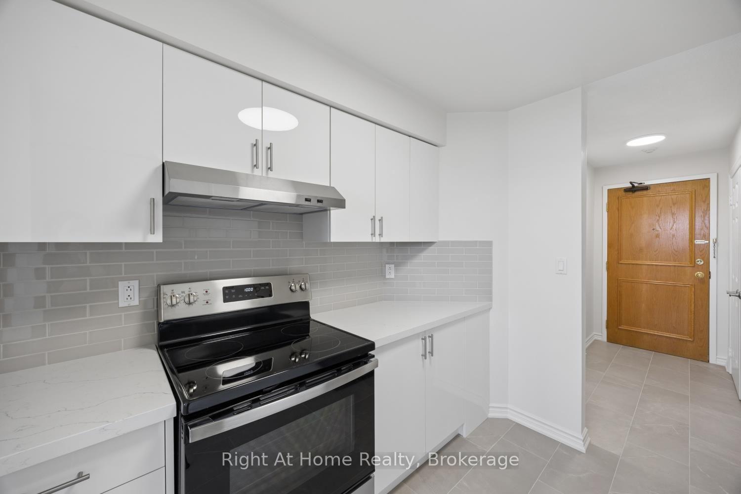 Photo 17 of Unit 301, 108 Water Street, Scugog, Port Perry — HOMEH