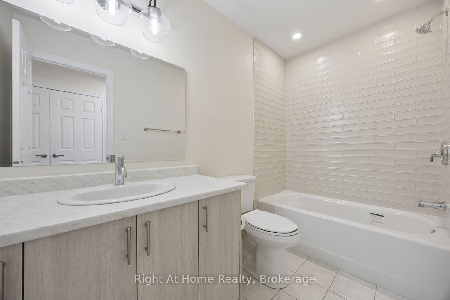 Photo 23 of Unit 301, 108 Water Street, Scugog, Port Perry — HOMEH