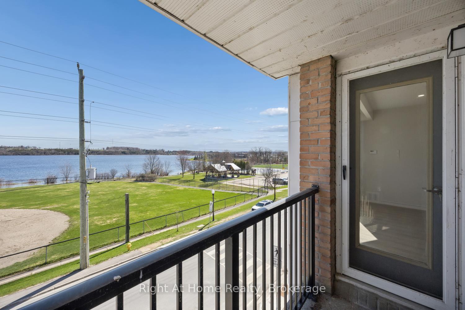 Photo 27 of Unit 301, 108 Water Street, Scugog, Port Perry — HOMEH