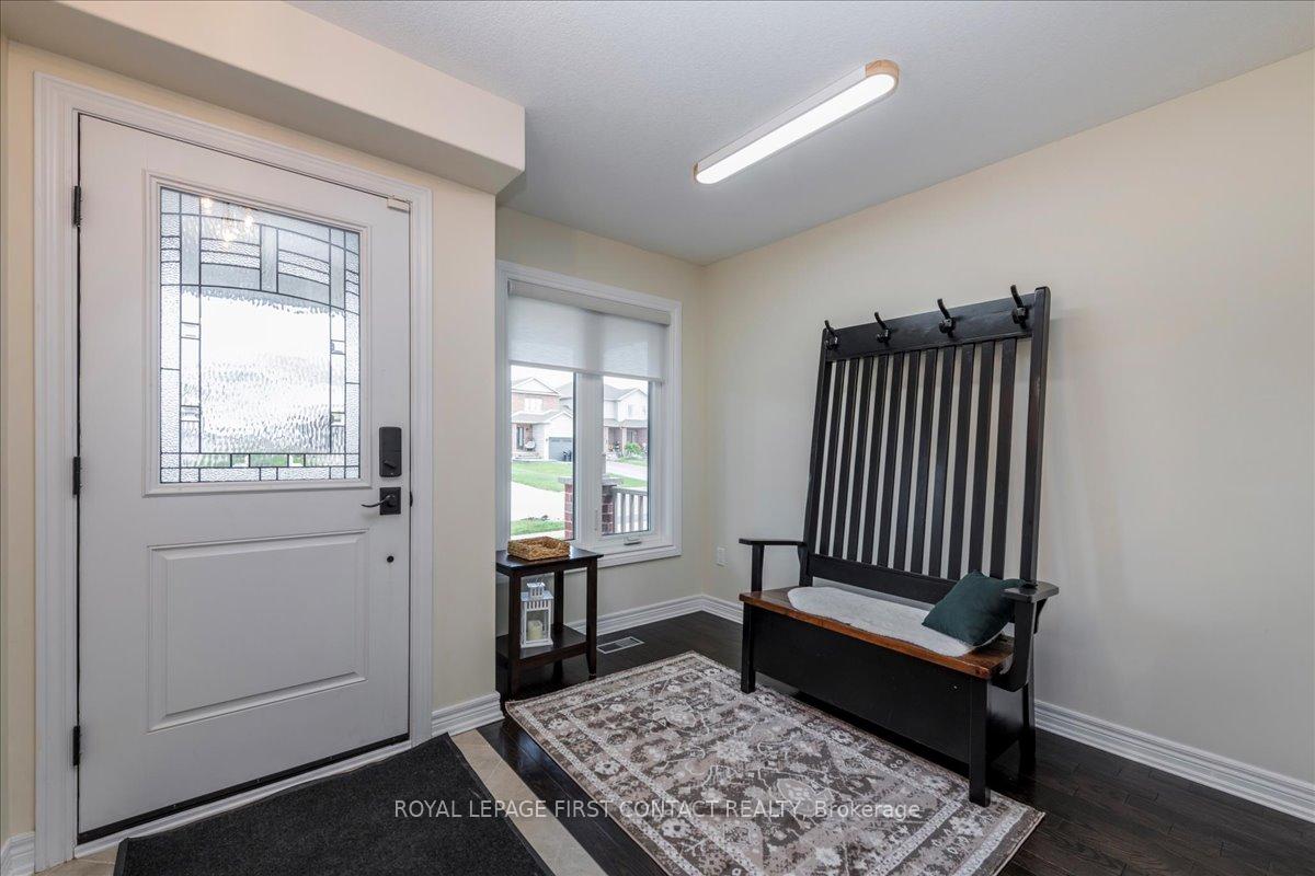Photo 4 of 182 Banting Crescent, Essa, Angus — HOMEH