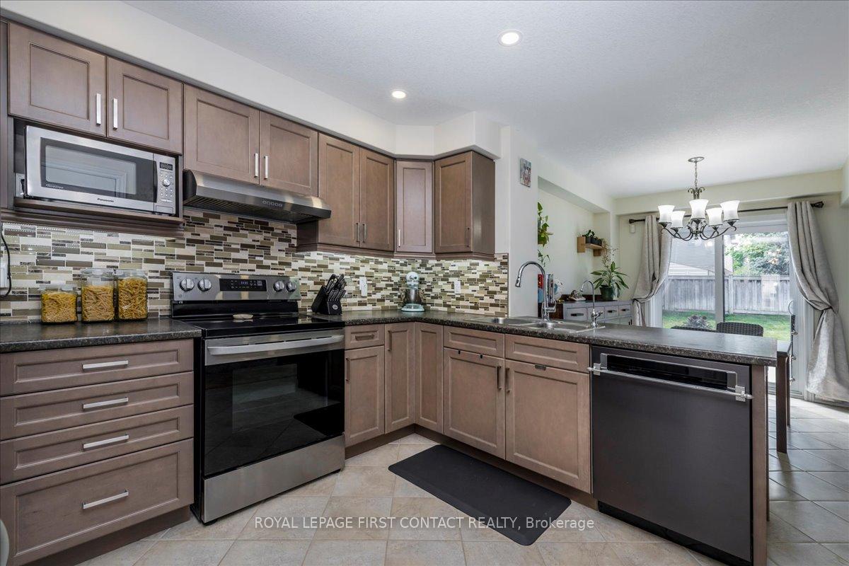 Photo 7 of 182 Banting Crescent, Essa, Angus — HOMEH