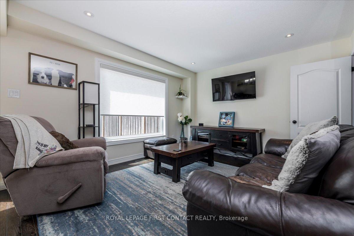 Photo 10 of 182 Banting Crescent, Essa, Angus — HOMEH